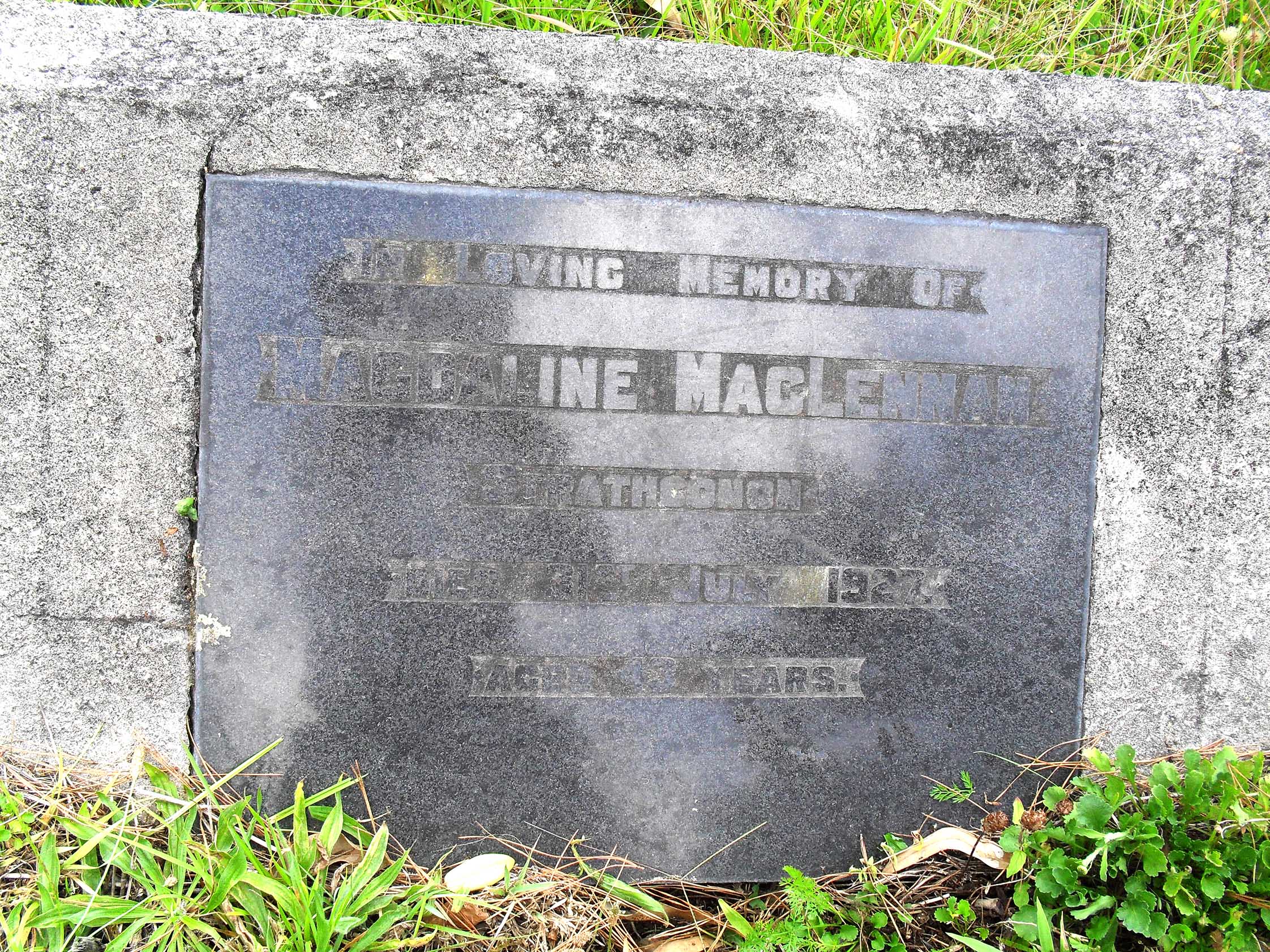 Photo of headstones/Magdaline MacLennan d1927 hdstn WaikumeteAuck